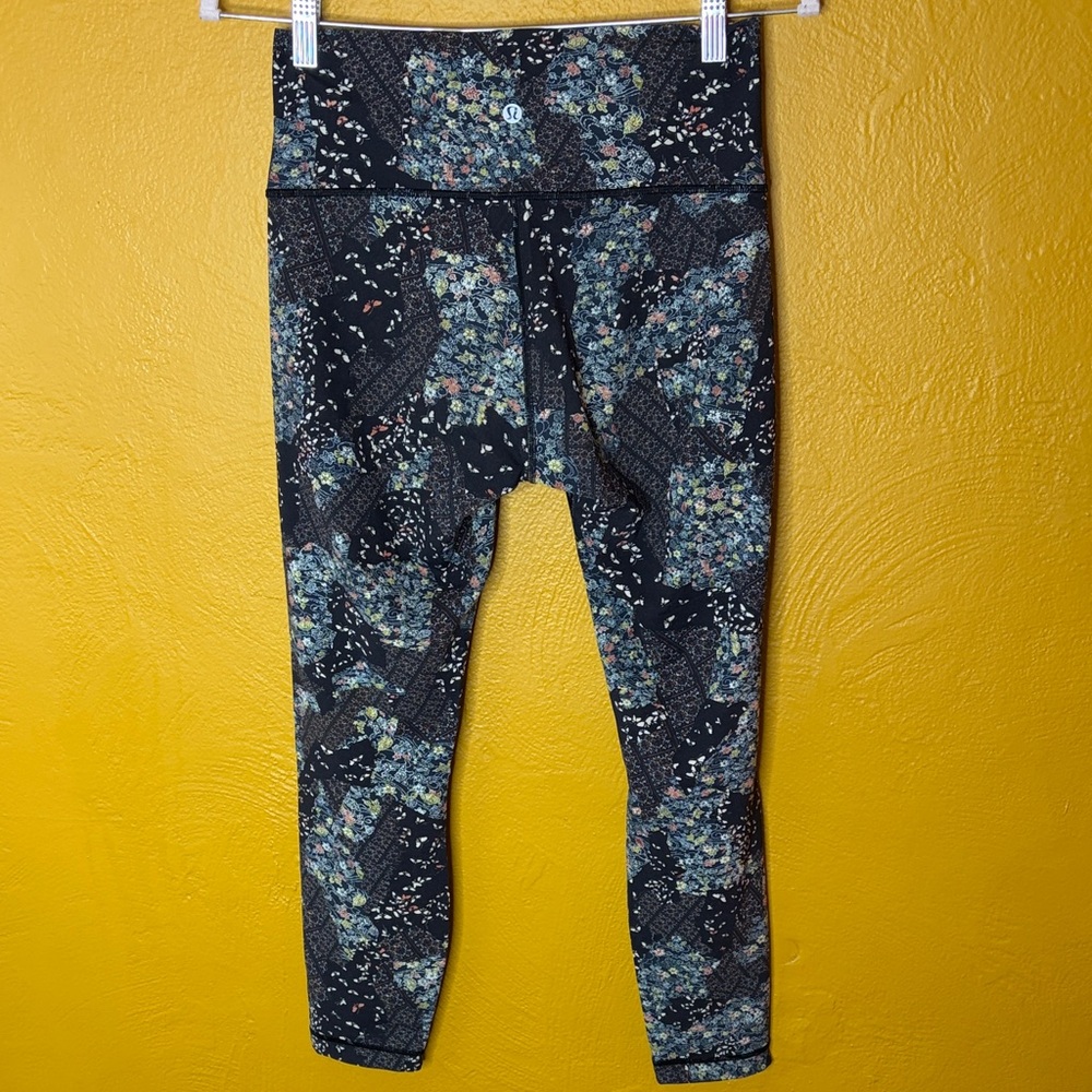 Lululemon Wunder Under Hi-Rise Tights in the Assemblage Alpine White Multi Sz 6
